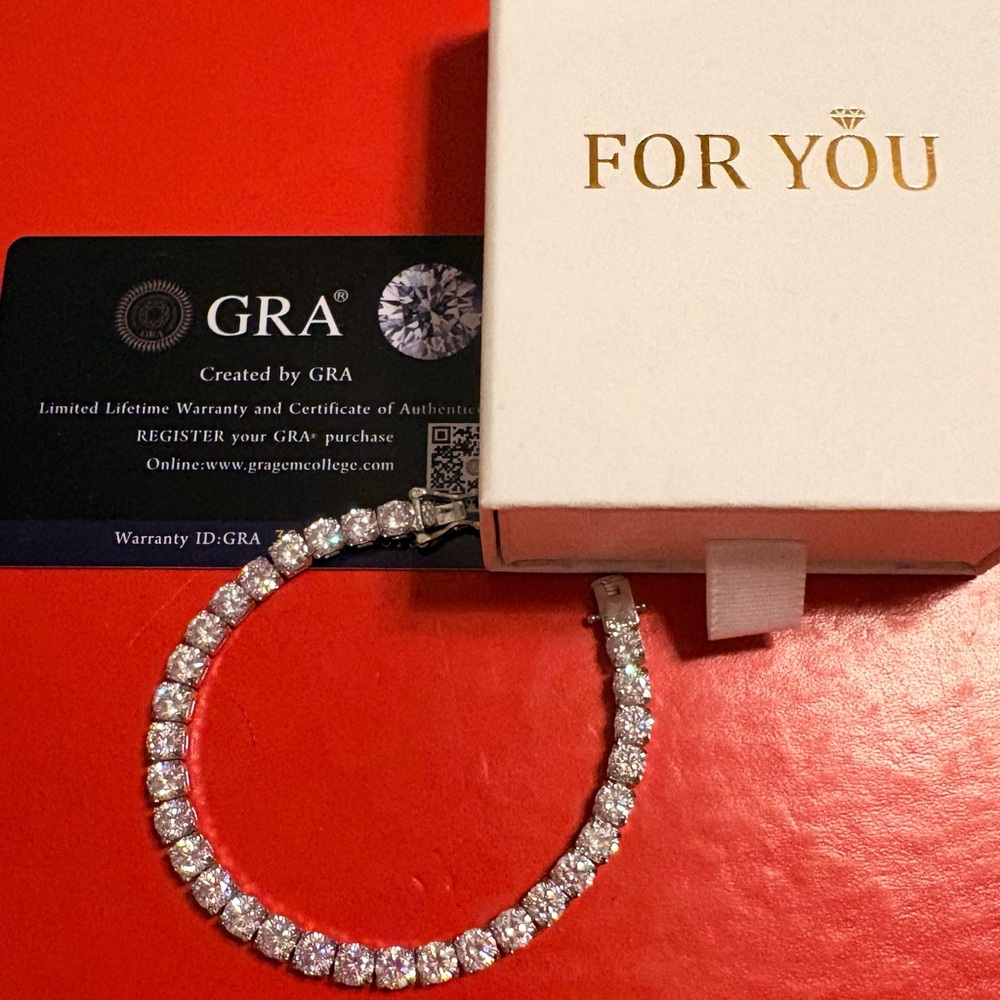 5MM Moissanite Tennis Bracelet D Color VVS1 7.48 inches GRA Card & Gift Box - Picture 4 of 8